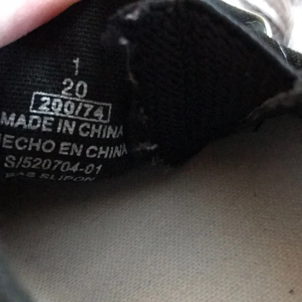 Old Navy canvas slip on shoes girls 1 black